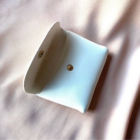 โพ๏ธ2/$25 White Coin Purse/ Coin bag / mini purse - Picture 7 of 8